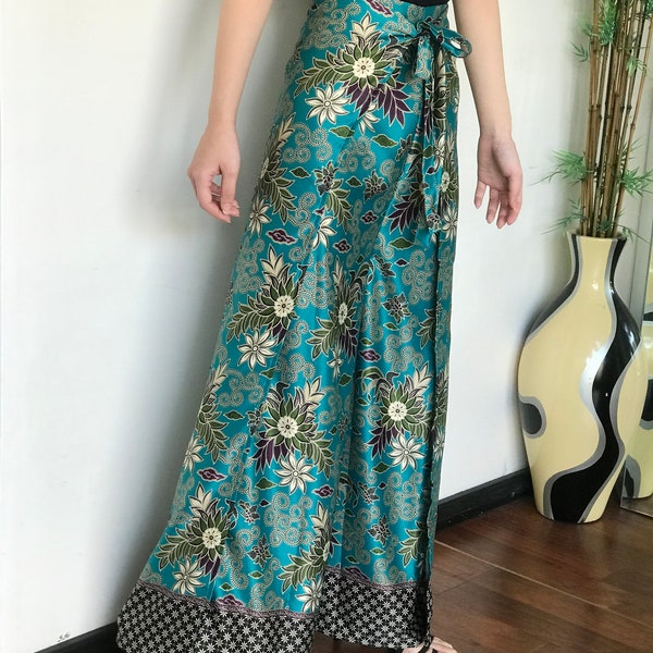Sweat Pants with Batik Print