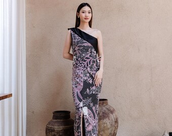 batik evening dress dawseygabriela's bespoke wedding kebaya, she wants to embrace the  Indonesian culture, in navy shades. We design and create this looks with  the elegance of handwritten golden strokes in navy based Batik. Making