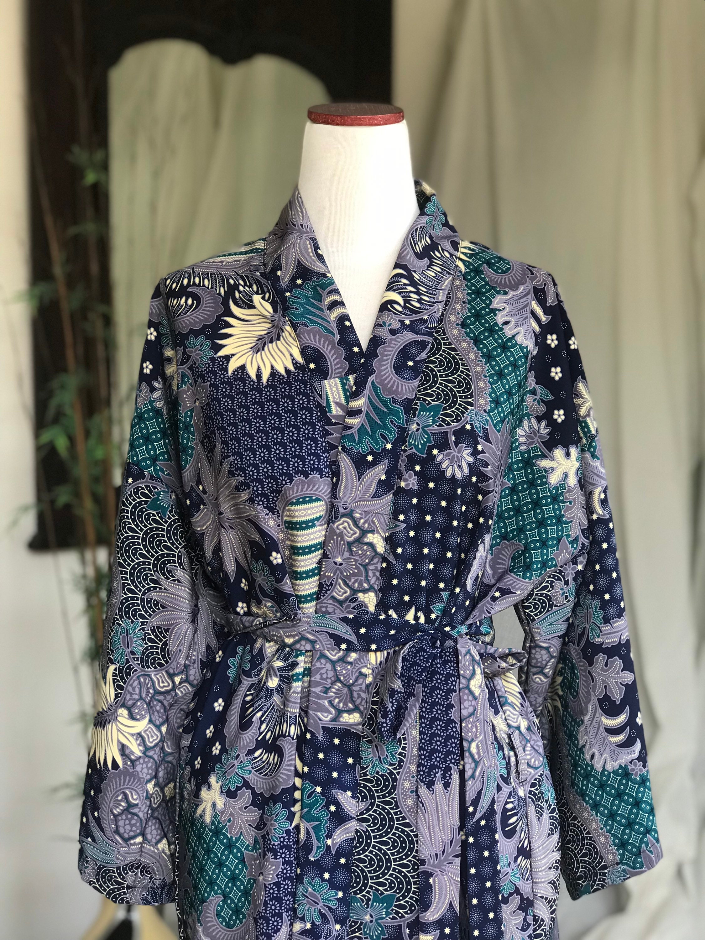 Kimono batik di seta di lusso, abiti corti batik indonesiani