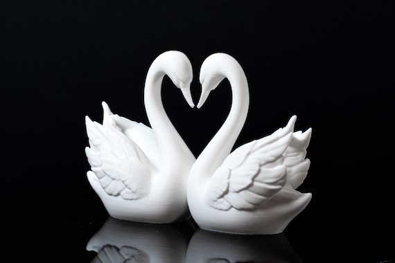 Romantic Swan Couple Wedding Cake Topper – Minimalist and Elegant White Swans