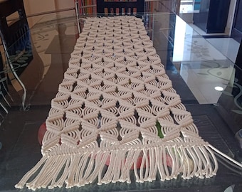 Handgemachter Tischläufer aus Makramee: Boho Rustikales Wohn Dekor