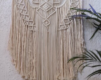 Handmade Macrame Wall Hanging: Boho Home Decor