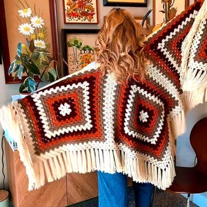 Viral Crochet Granny Square Shawl Pattern, Video Tutorial, oversized granny square shawl pattern, easy to make any size, MelodyYarnTinka