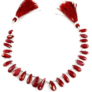 Cuentas briolette facetadas de rubí en forma de lágrima, gotas de rubí natural en forma de pera, hebra de piedras preciosas rojas, suministros de joyería de piedra natal de julio, hebra de 8 pulgadas,
