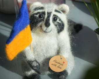 Needle felt raccoon, Realistic felted racoon, Needle felted animal, Racoon, Wool animal sculpture, Natural toys, Eco toy, Miniature animal