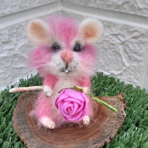 Felted little mouse in different colors. Felting decoration. Gift for mom. Needle felt animals