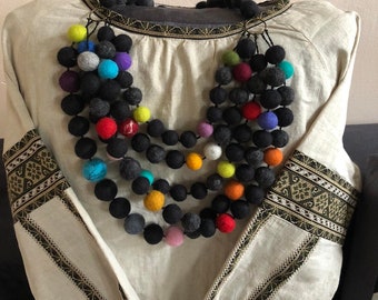 Filz Pom-Poms Halskette Hals Accessoire gefilzte Kugeln Halskette lange Halskette Geschenk für sie