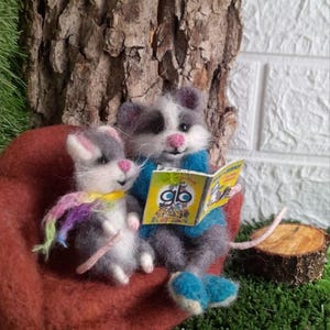 Felted little mouse mom and mouse kid. Felting decoration. Gift for mom. Needle felt animals