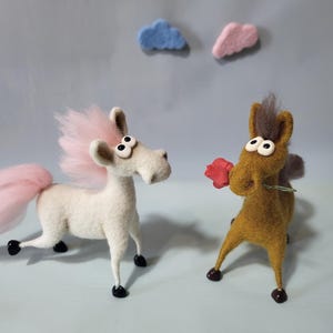 Felting gift for best friends. Lucky mares. Felted horses sculpture. Premium felted gift. Needle felted animals