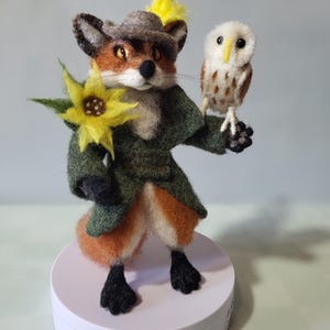 Needle felted fox with owl on the hunt. Needle felting decoration. One of a kind decor. Handmade felt figurine. Premium gift