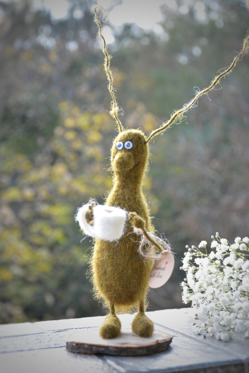 Nadel gefilzt Tier Interior Spielzeug Schabe mit einer Tasse Tee-Spielzeug-Geschenk-Spielzeug. Hand gemacht Accessoire 100% Wolle aus Lwiw Ukraine. Bild 1