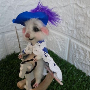 Felted little mouse a knight in the shining armour. Felting decoration. Gift for mom. Needle felt animals