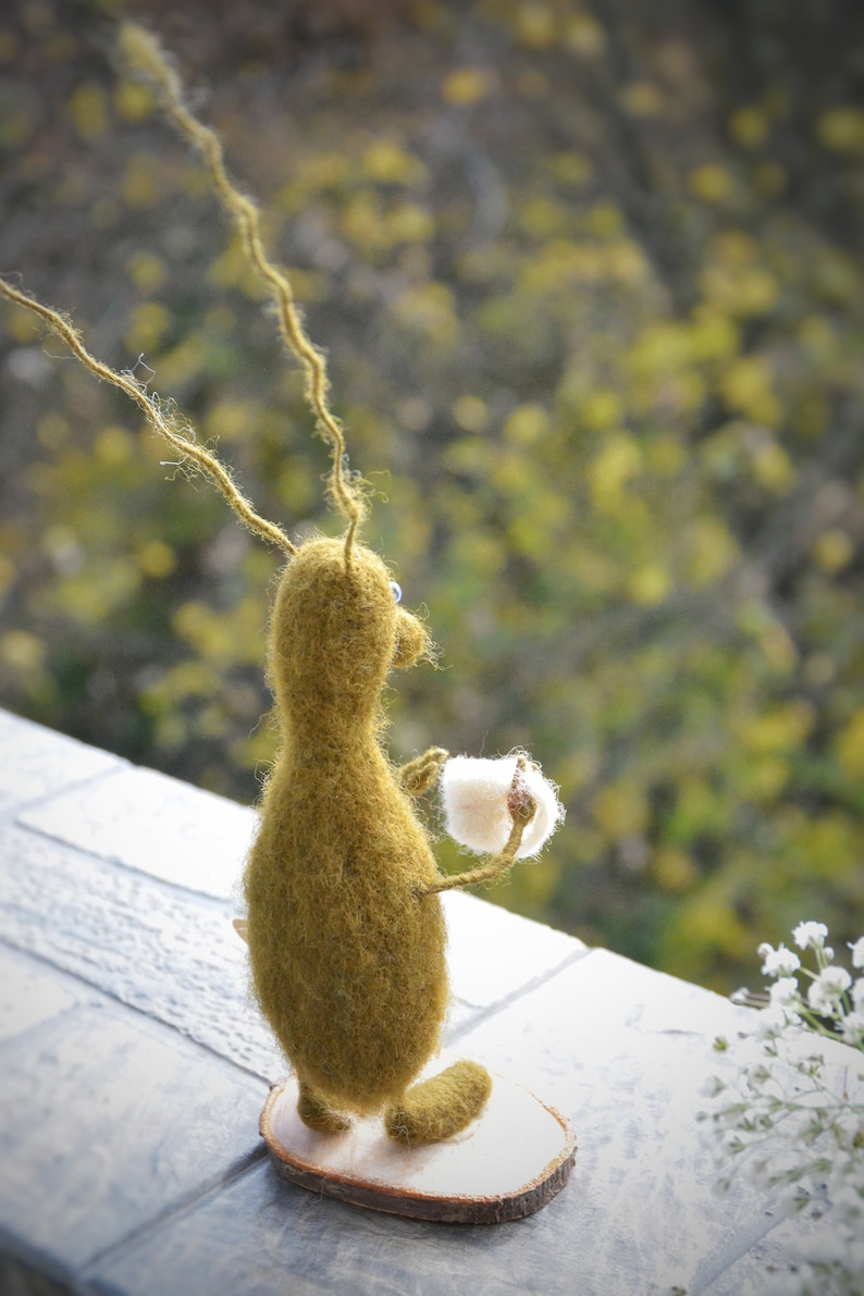 Nadel gefilzt Tier Interior Spielzeug Schabe mit einer Tasse Tee-Spielzeug-Geschenk-Spielzeug. Hand gemacht Accessoire 100% Wolle aus Lwiw Ukraine. Bild 8