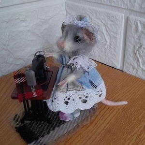Felted little mouse sew clothes. Felting decoration. Gift for mom. Needle felt animals