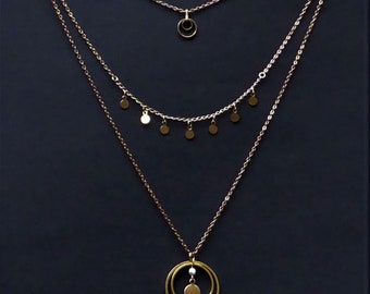 Collier 3 rangs,avec 2 pendentifs et une perle en cristal de bohème.