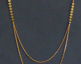 Sautoir asymétrique chaine fantaisie et 2 petites perles en cristal de bohème rouge, noire ou crème.