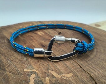 Climbing carabiner bracelet