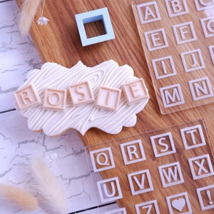 Sello de fondant con estampado de bloques de letras, grabador acrílico para galletas y cupcakes.