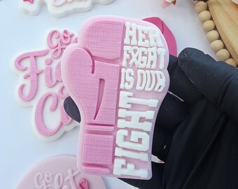 La sua lotta è la nostra lotta, timbro e taglierina per fondente a tema cancro al seno, debosser in acrilico per biscotti e cupcake
