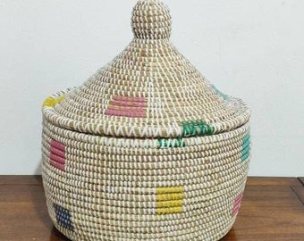 Cesta pequeña tejida de Alí Babá con tapa, cesta africana para guardar cosas, cesta redonda de colores, cesta para salón o baño, cesta escandinava para regalar.