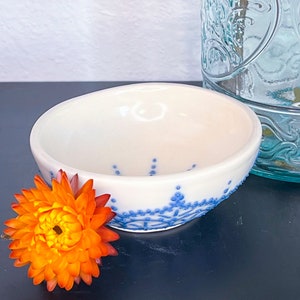 Blue & White Slip Trailed Ring Dish