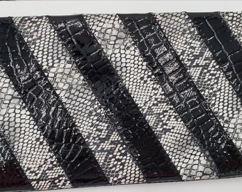 Black/White Snakeskin Clutch Vintage Purse Zipper Pocket Gold-Tone Hardware Clean Evening Bag