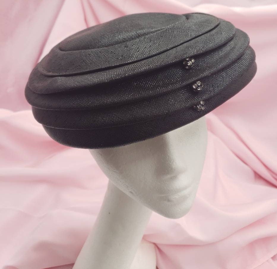 NWOT 1950s Eva Mae Modes Open Pill Box Hat‎ w/Bow Accent & Rhinestone Detail Eva mae modes vintage - Gem main image 4