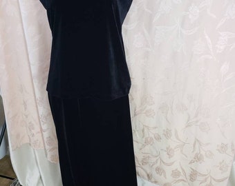 Black Velvet Skirt & Top elegant, 2 piece Stretch Made In USA Size Small Classy Vintage 1960's