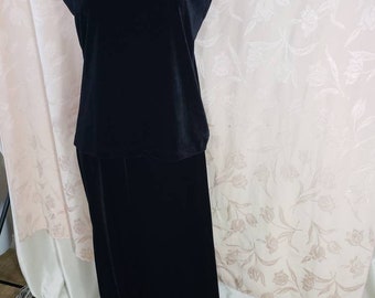 Black Velvet Skirt & Top elegant, 2 piece Stretch Made In USA Size Small Classy Vintage 1960&#39;s