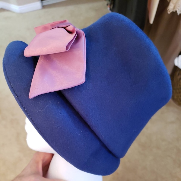 Cloche Hat Eva Modes Henry Pollak New York 100% Wool Blue/Lavendar Bow