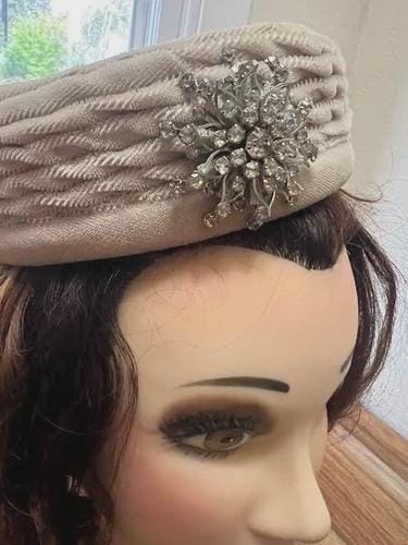 Vintage Gray Velvet Pillbox Hat With Brooch | C. 1950s-1960s  display picture 3