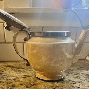 Tetera antigua de Royal Rochester Studios, obra de arte de la década de 1930.