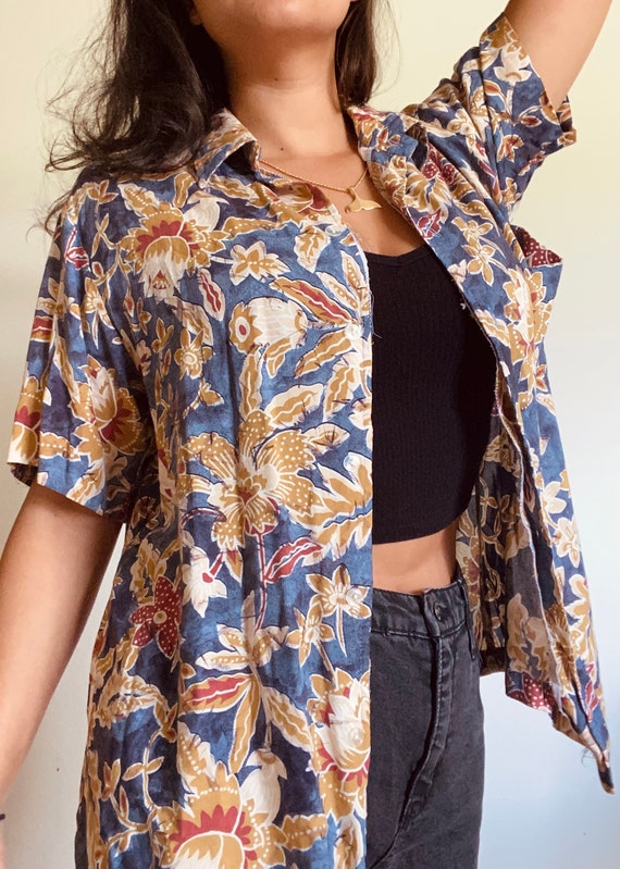 Vintage Hawaiian Flower Aloha Shirt (Size M)