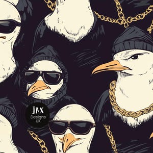 Könnte beinhalten: Illustration eines sich wiederholenden Musters von Möwen mit Sonnenbrillen, Kapuzenpullovern und goldenen Ketten auf dunklem Hintergrund. Der Text "JAX Designs UK" befindet sich in einem Kreis.