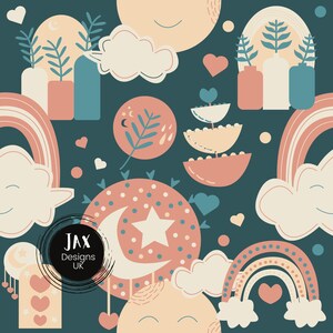 Könnte beinhalten: Ein nahtloses Muster mit einem verspielten Design mit Regenbögen, Wolken, Sternen, Monden, Herzen und Pflanzen in den Farben Rosa, Pfirsich, Creme und Türkis auf einem dunkelblauen Hintergrund. Der Text "JAX Designs UK" ist im Muster enthalten.