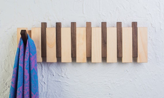 aritmética financiero Mar Colgador de pared de madera de piano con ganchos de ropa - Etsy España