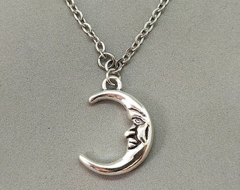 Zilveren gotische maangezichtketting: gotische sieradenhanger