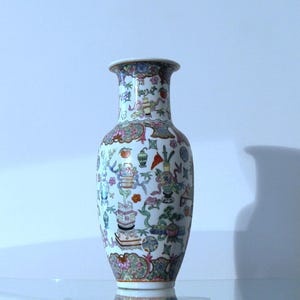 Porcelain vase QING Dynasty - 20th century