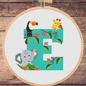 Patrón de punto de cruz con monograma de la letra E Personalice el nombre, elefante, jirafa, tucán, safari en la jungla, guardería, patrón en PDF para cumpleaños, descarga instantánea