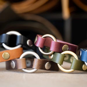 Personalisiertes Lederarmband mit individueller Gravur