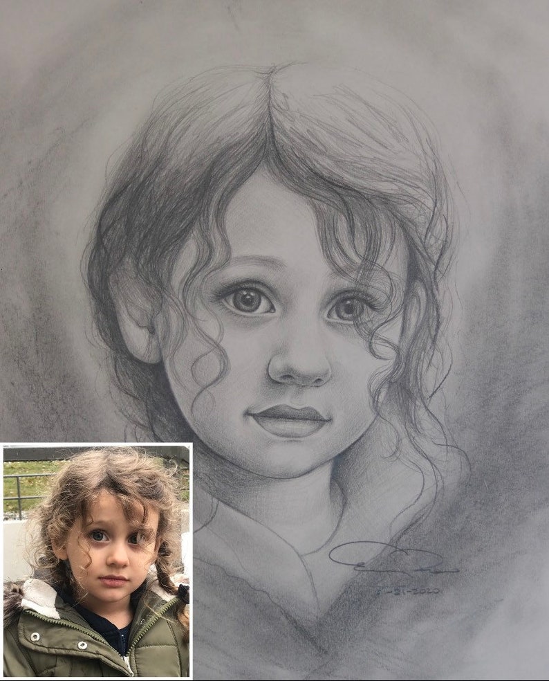 Puede incluir: Un dibujo a l&aacute;piz en blanco y negro de una ni&ntilde;a con el pelo rizado. La ni&ntilde;a mira directamente al espectador con una expresi&oacute;n seria. El dibujo est&aacute; firmado y fechado en la esquina inferior derecha.