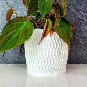 White New Wavy 4&quot; Planter with Drainage | Modern 3D printed Indoor Pot with Drip Tray