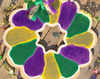 King Cake Door Hanger | Mardi Gras Sign | Mardi Gras Door |  Mardi Gras Wreath | Mardi Gras Porch | Mardi Gras Decoration | Mardi Gras Decor