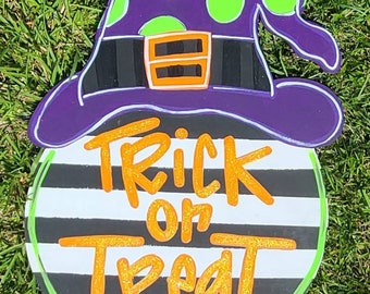 Trick Or Treat Door Hanger | Trick Or Treat Sign | Halloween Sign | Halloween Decor | Halloween Door Hanger | Fall Door Hanger |