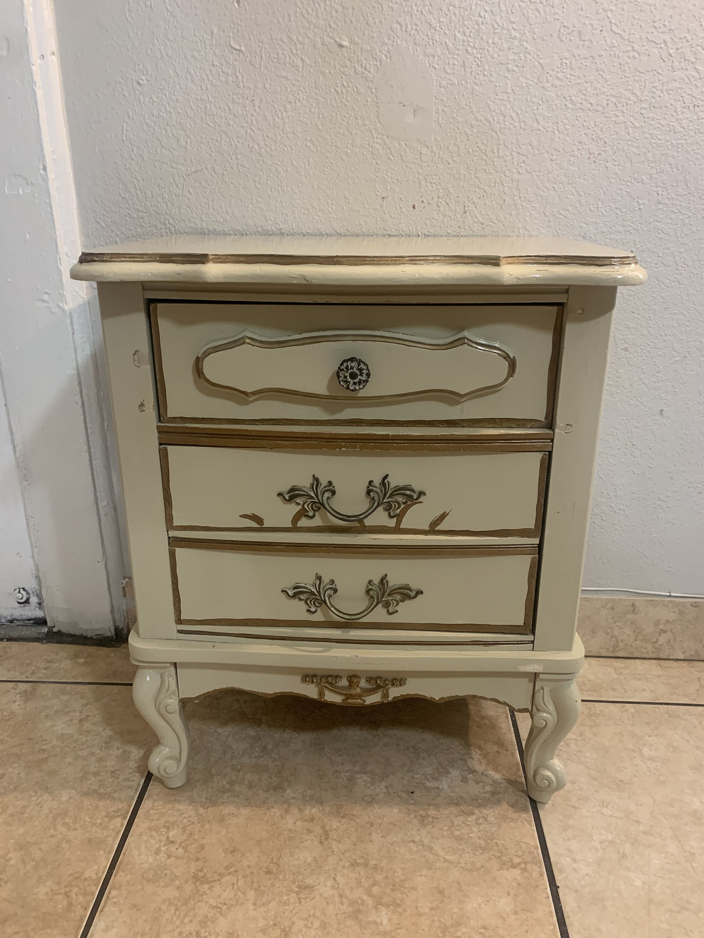 Vintage Nightstand Hollywood Regency French Provincial Shabby Chic ...