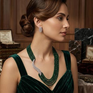 Élégant collier de perles multicouches vert émeraude serti de cristaux remarquables, collier de mariée