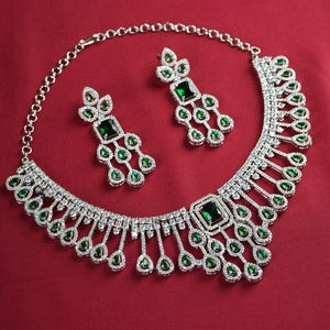 Emerald Diamond Necklace, Green necklace ,Bridal Necklace, Indian jewelry ,Victorian necklace, pakistani necklace, Stone jewelry .