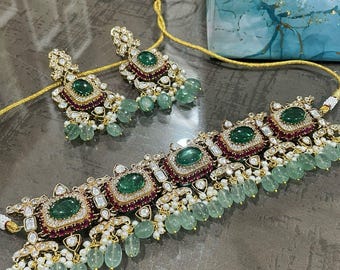 Ruby Emerald Kundan Choker: Victoriaanse Indiase kettingset
