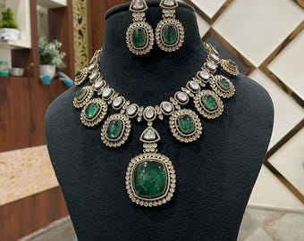Smaragd Kundan Polki Halsketten Set: Viktorianischer indischer Schmuck