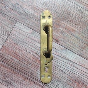 Kleine vintage messing deurklink - Rustiek schuurbeslag